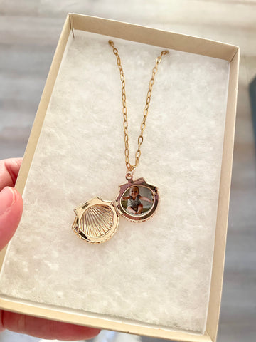 Shell Locket Necklace - Magnetic closure