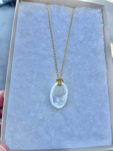 90's Beach Mother of Pearl Necklace